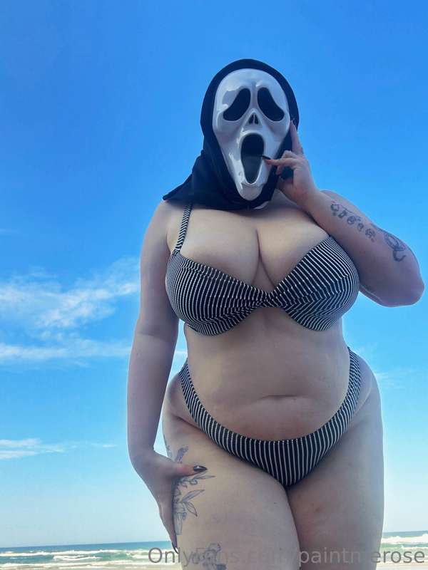 Here for my Halloween beach special 😉 13