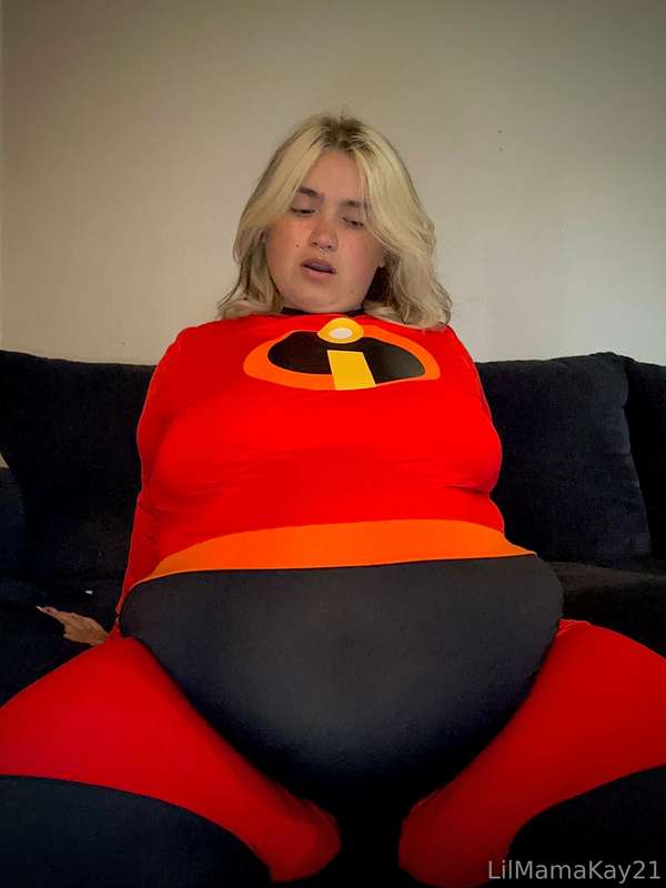 Man Elastigirl has let herself go…she can barely do her job,.. 5