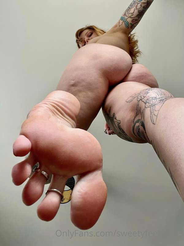 Get ready to serve your giantess queen. As she is ready to u..