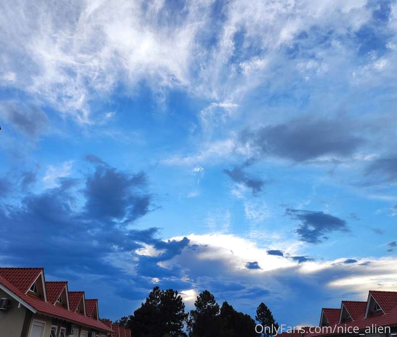 I love the shades of blue 1