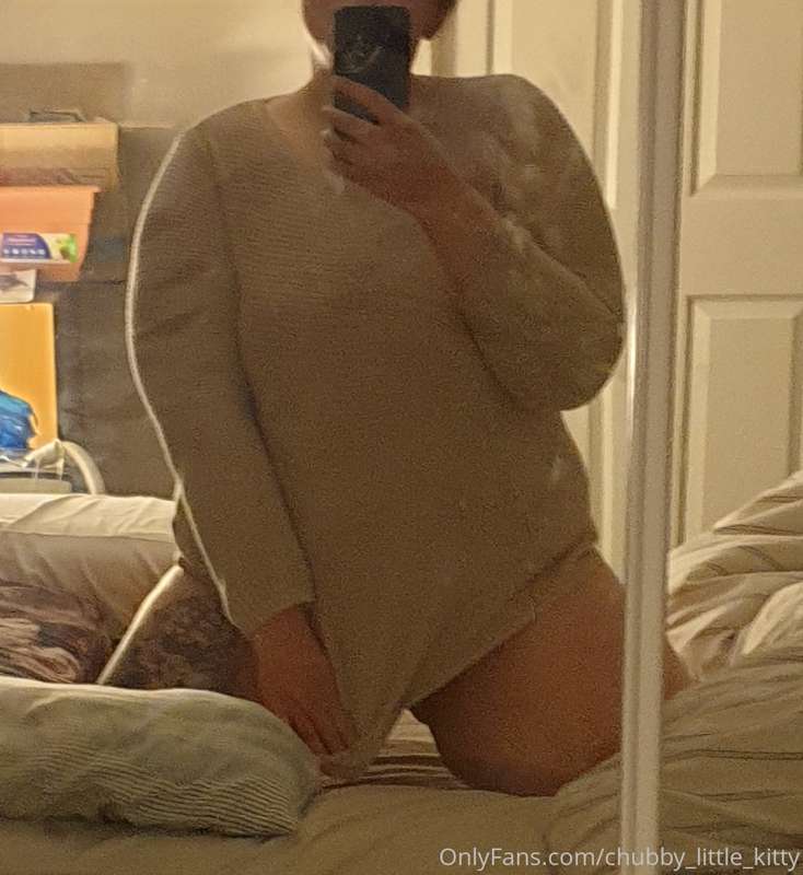 My favourite jumper 😊
What's better, boobs or butts? 3