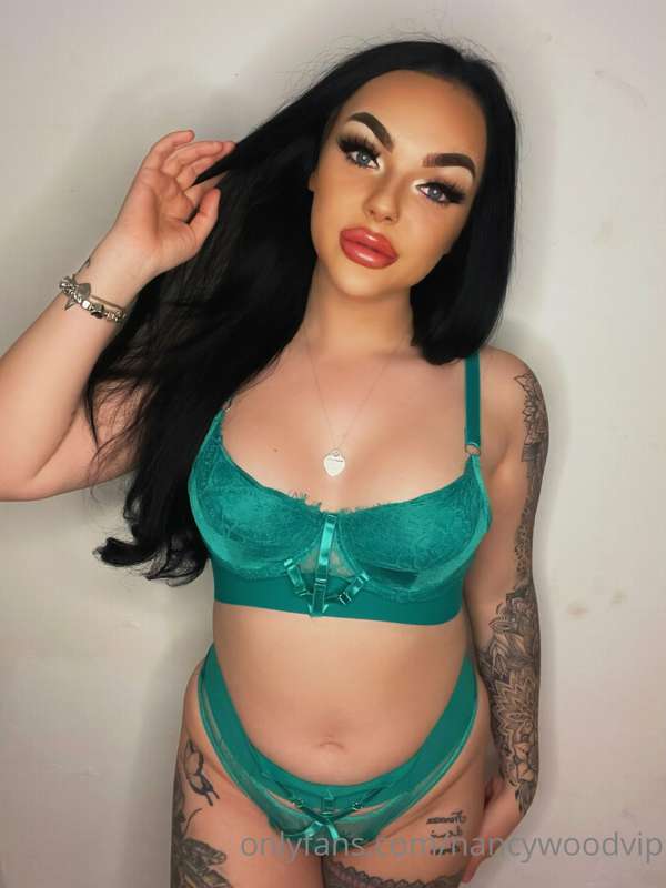 Thinking about your cock sliding in me? 💭🤤