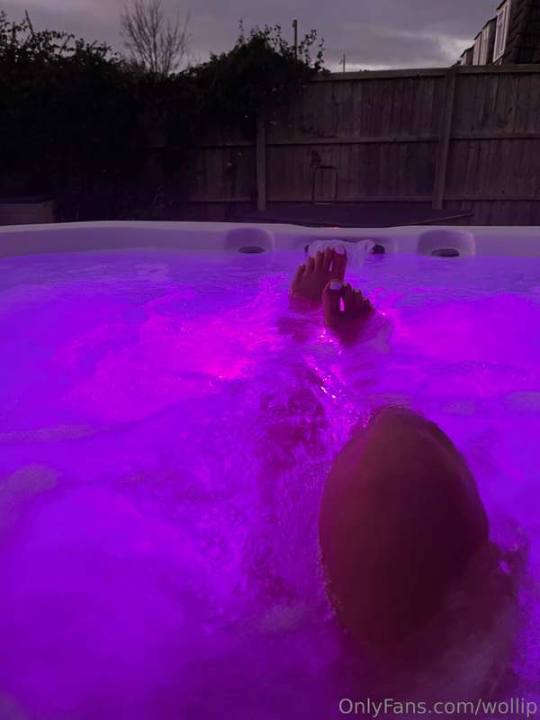 hi guys 😊today i have some highly requested feet content, it.. 7