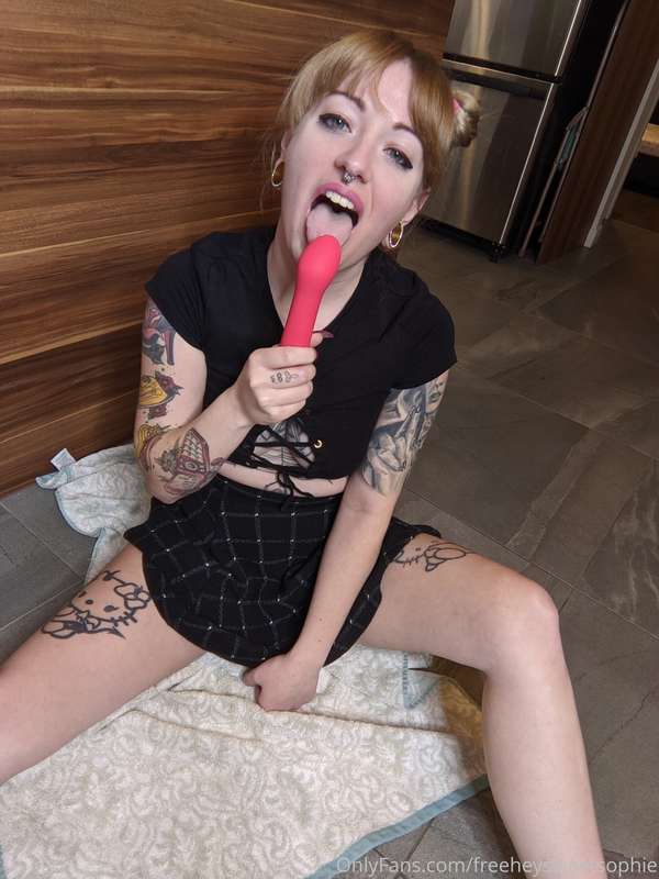 Squirted all over! Making a huge mess !!