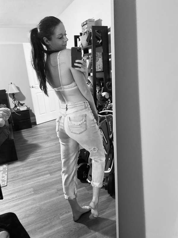Take off those clothes and stay home with me 🖤🤍🖤🤍