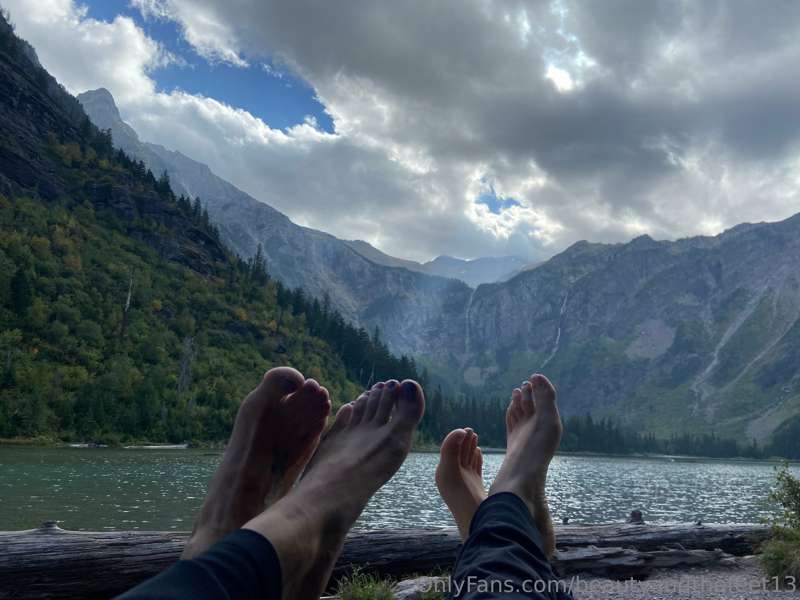 Sister hiking feet 👣 2