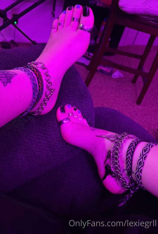 Re painted my toes 😋 do you like them? 3