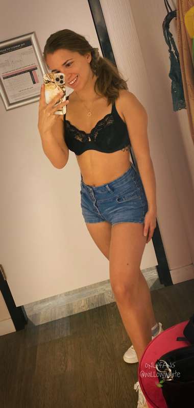 Come in the change room with me? 🖤