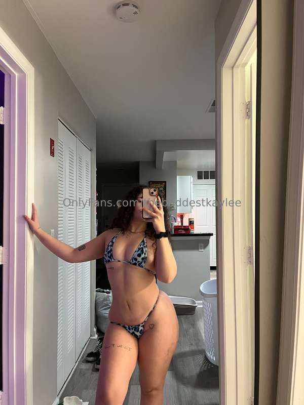 omg! My vibrator has my pussy leaking💦💦💦 woke up so horny & ..