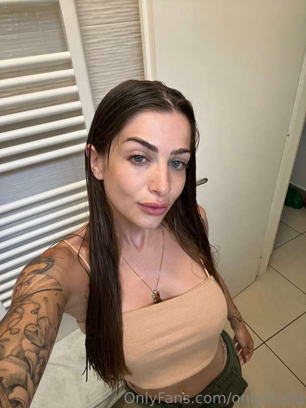 Prima di mettermi i vestiti ho registrato un set 😈 lo mando ..