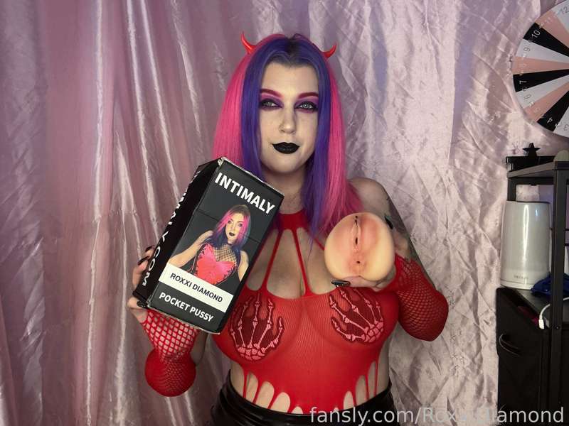 Roxxidiamond - Fansly - 24 Aug, 2024