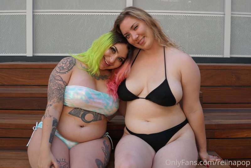 Pool day with @goodgirlgrow  💕‼️ 5