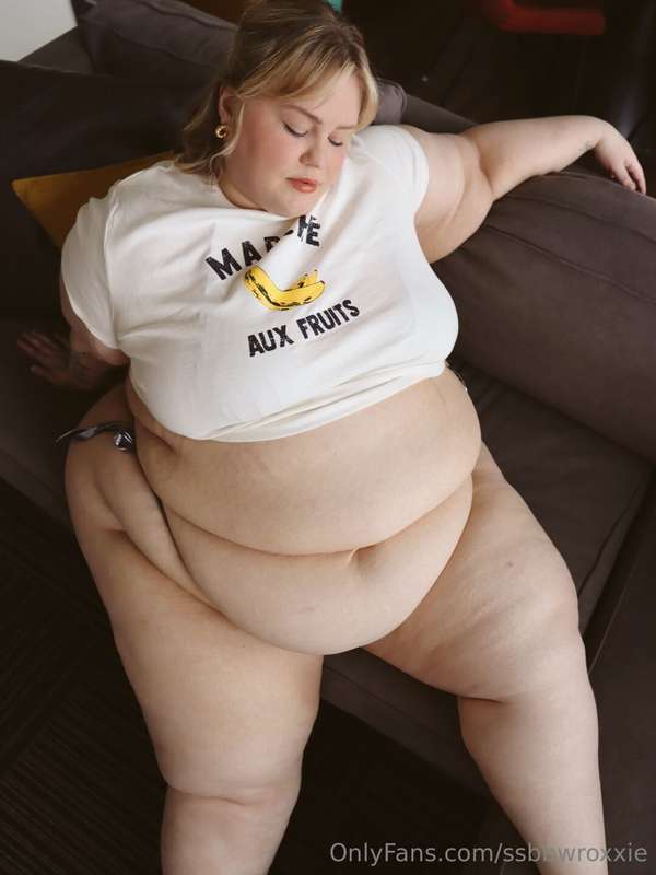 When you can hardly tell if she’s wearing bikini bottoms or .. 1