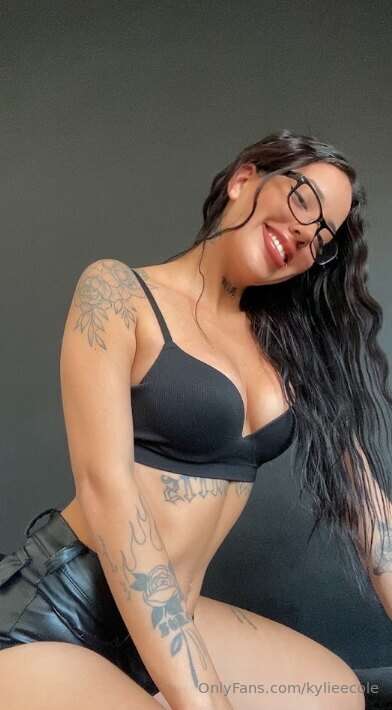 Leather hugs my curves in all the right ways… Wanna see what..