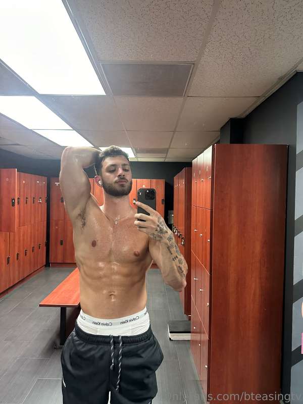 @bteasing follow my explicit page😈