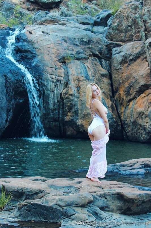 message me in my dm to make me wetter than this waterfall 💦