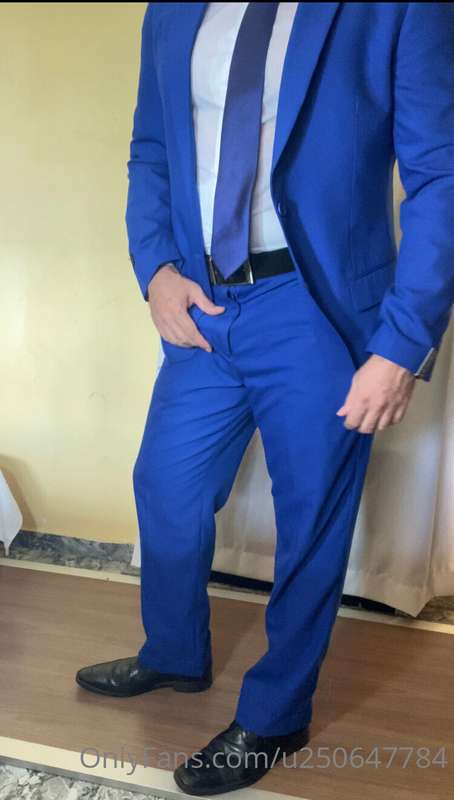 Gemi gostoso. Meu pau tava pulsando nesse terno 8