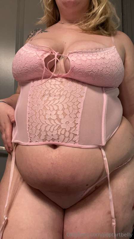 This lingerie set keeps getting tighter and tighter 😩🐷 8