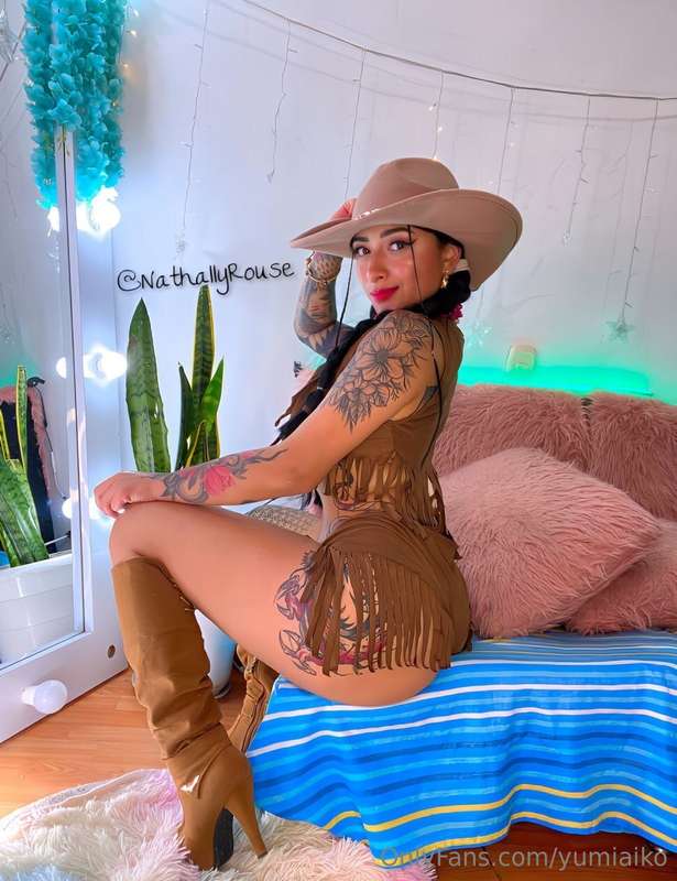 𝐇𝐚𝐯𝐞 𝐲𝐨𝐮 𝐞𝐯𝐞𝐫 𝐝𝐫𝐞𝐚𝐦𝐭 𝐨𝐟 𝐚 𝐠𝐢𝐫𝐥 𝐰𝐡𝐨 𝐥𝐨𝐯𝐞𝐬 𝐚𝐧𝐢𝐦𝐞, 𝐭𝐚𝐭𝐭𝐨𝐨𝐬, 𝐚𝐧𝐝..