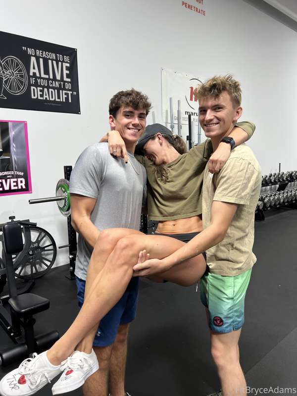 Hangin out with a couple of goofballs 💘 @jerrytheintern @tyl.. 2