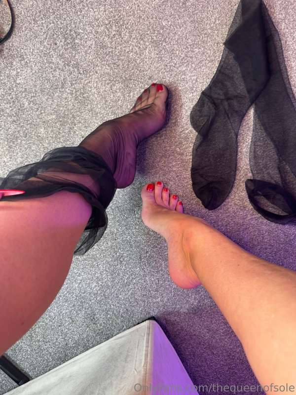 These Cervin stockings are so sexy.. classic vintage style n..
