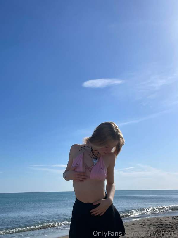 Do you like to travel? Would you go to the sea with me? 🌊