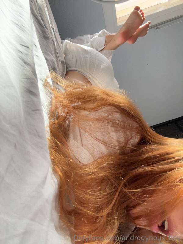Mini clip of what I'm doing right now heheh 🤭 who would like..