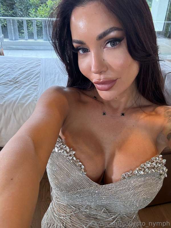 You looked...But I don't blame you 😘Which is your favorite v..