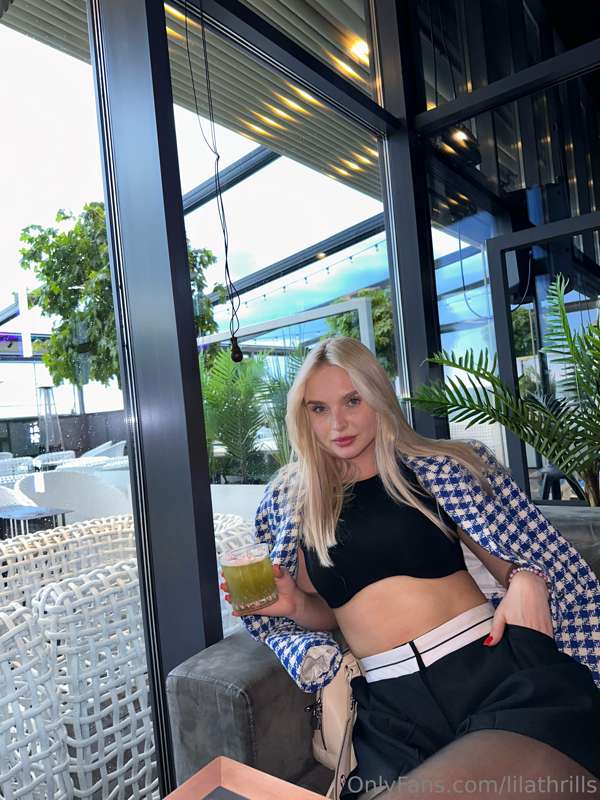 Do you think you can guess my favorite cocktail?🍹🍸

let me k..