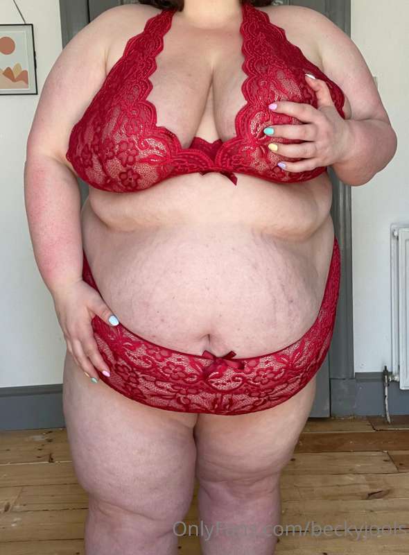 Lordy it’s hot today 🥵 too hot for clothes I think… 😉😘