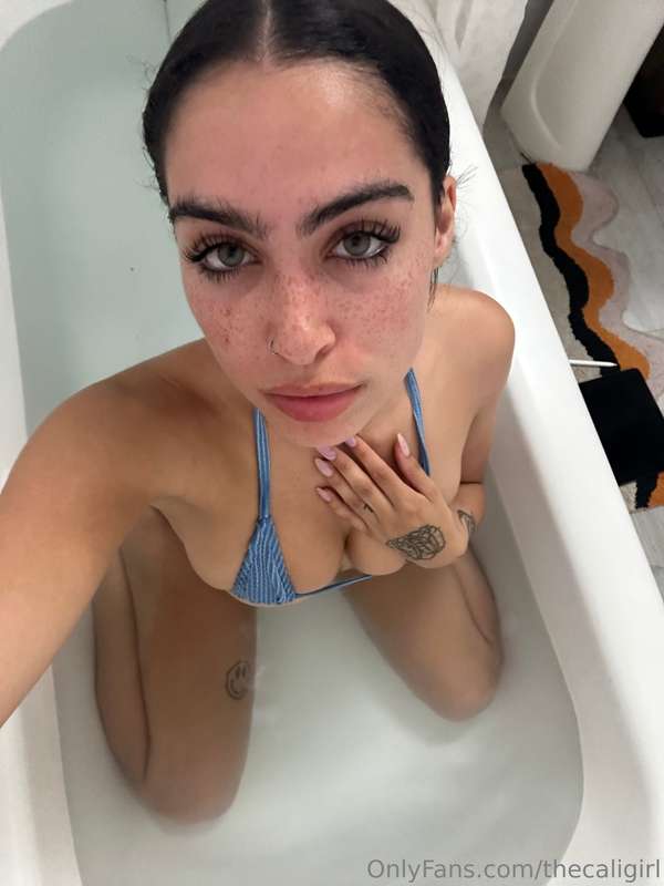 POV🍑 Stuffing my pussy with THE BIGGEST COCK 🍆😘 I LOVE THIS ..