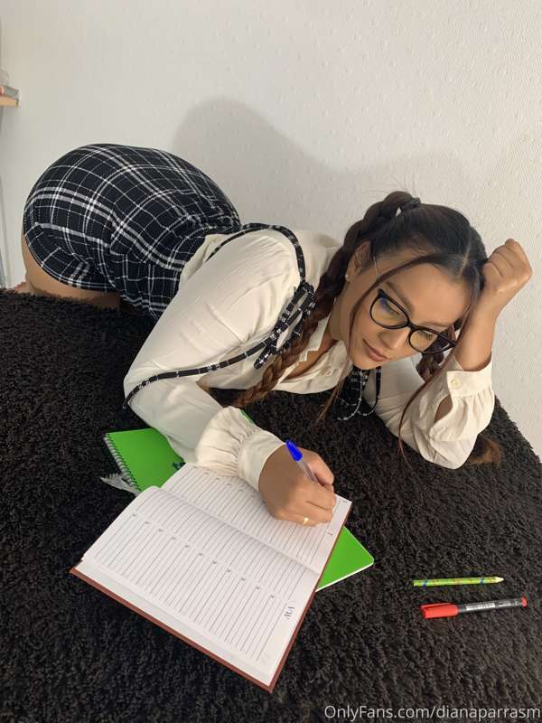 Do you know cindy?  She is an 18-year-old schoolgirl who giv..