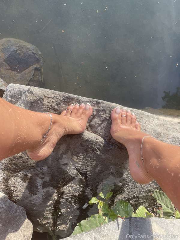 Beach toes 🏝 - I wonder if anyone noticed. Didn’t see anyone.. 19