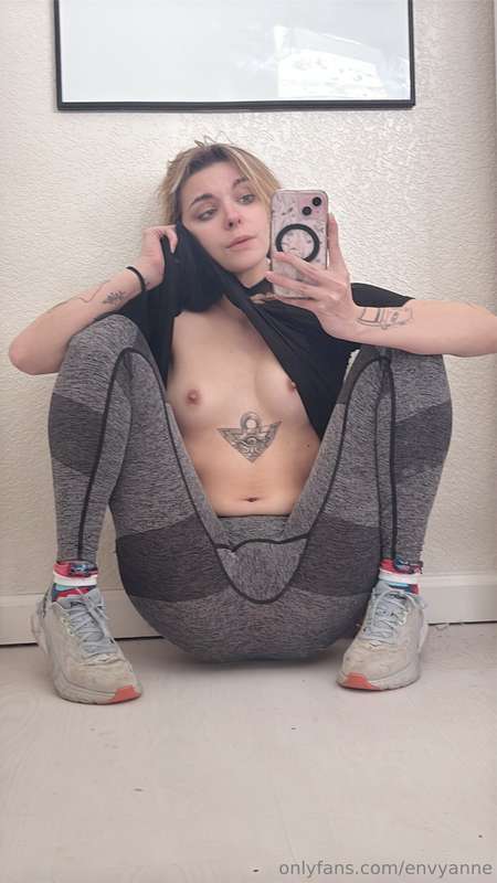 Gym selfies are always fun because even though it’s cute, I .. 28