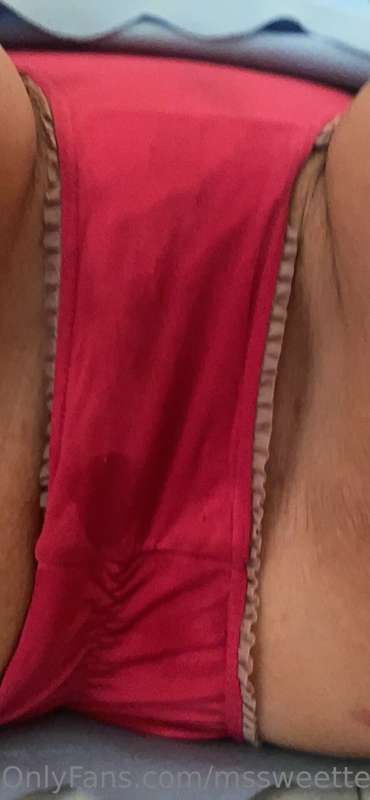 Coming inside after meeting a BF in his car 💋

@u151436987