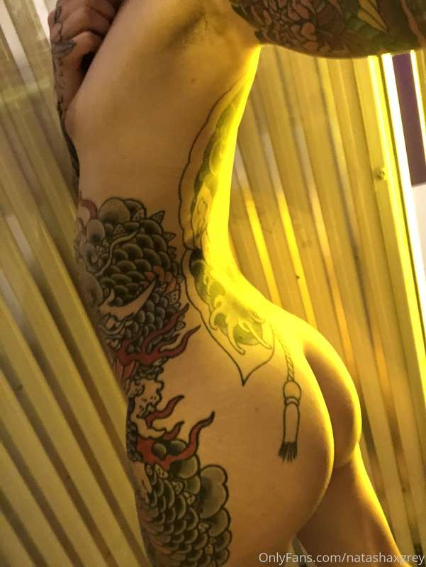 doing a lil tanning at the gym <3! 2