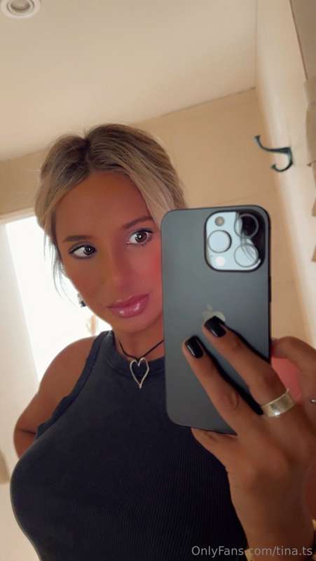 Hi 💓)) 😈 I want a lot of attention and compliments in the mo..