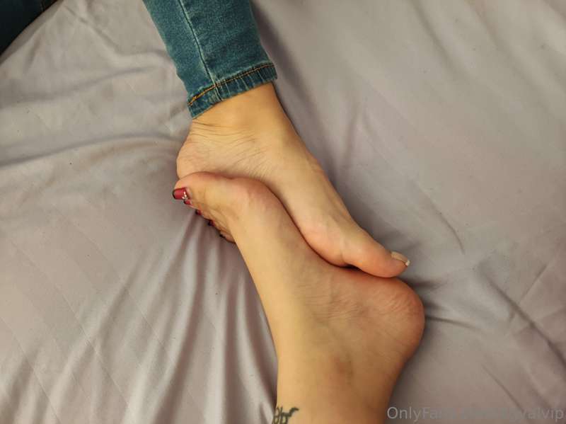***DAILY CONTENT*** 
40 NEW PICS WITH MY BF TOUCHING HER FEE.. 39