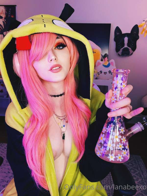 Who likes the emo scenequeen aesthetic?