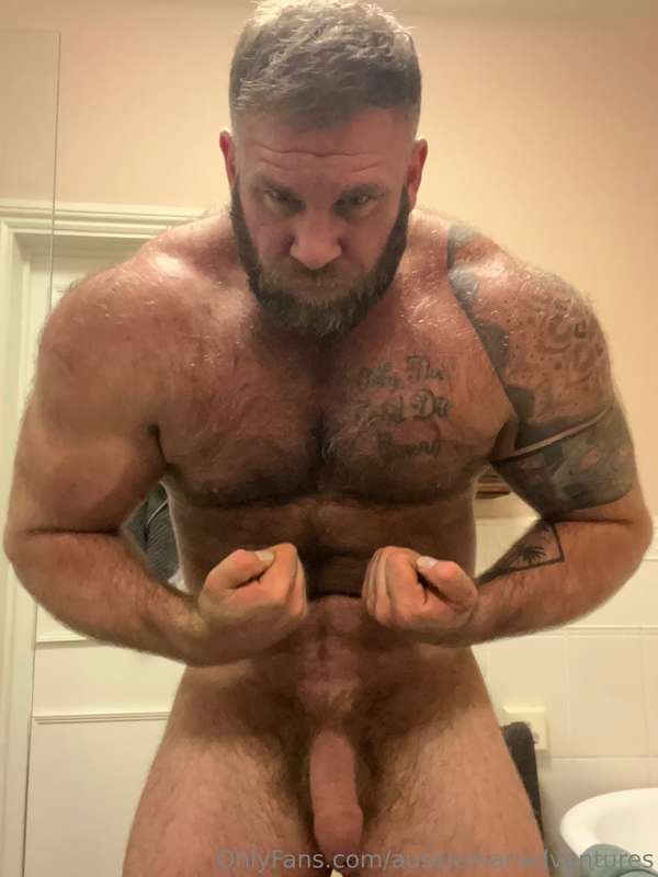 Who wants a naked wrestle with the Big Aussie Bear !! 🇦🇺🐻 💪 3
