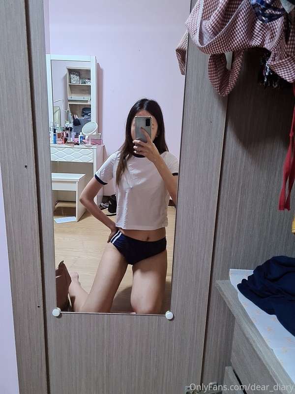 You can't resist me, u gonna cum so hard looking tro my phot..