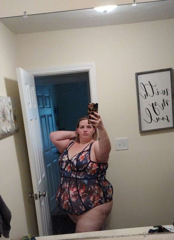 Just a few pics for you guys 😏😏 trying on my lingerie as I b.. 2