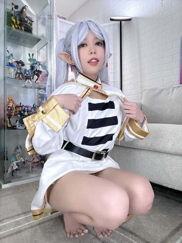 just a little cosplay try-on of frieren. :3
 i haven't cospl.. 19