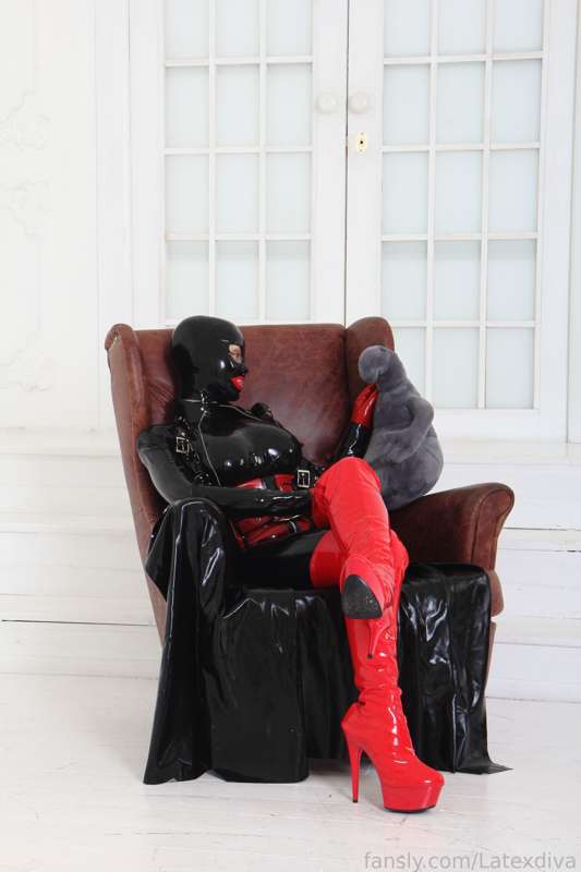 Latexdiva - Fansly - 03 Oct, 2022 12