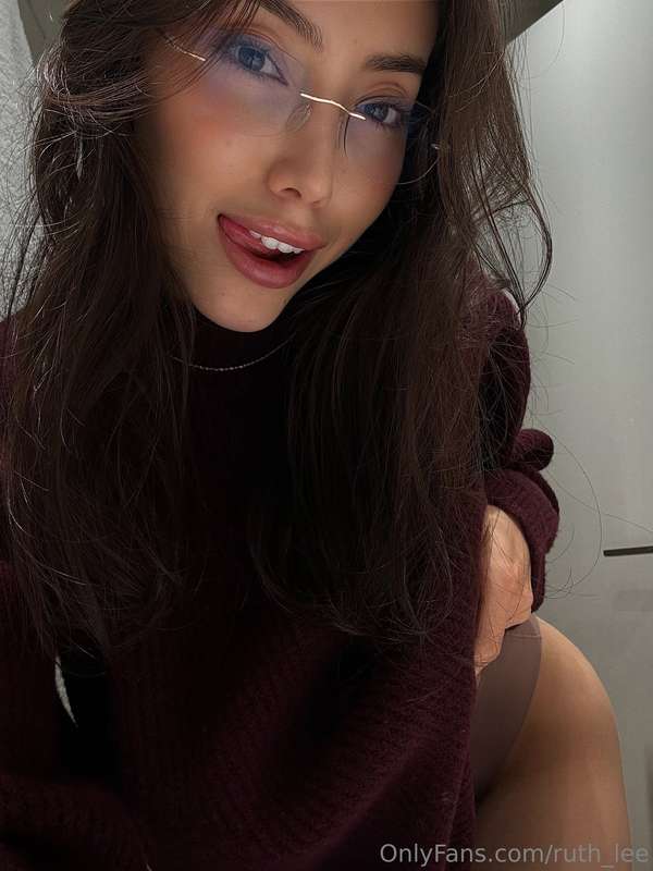 Can you believe how soft and cute this sweater is?....♥️ 1