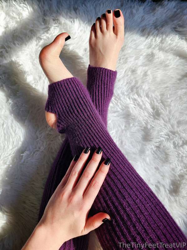 "Cover My Feet with Cum" photoset-These leg warmers are craz..