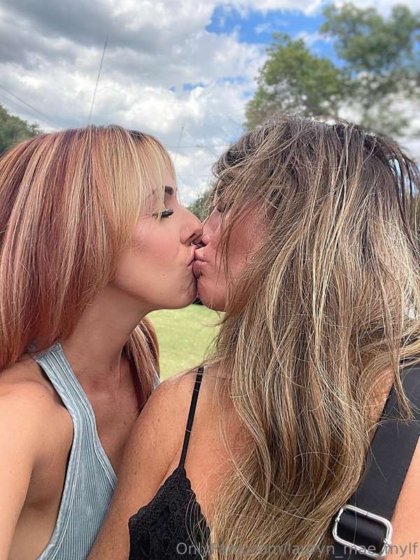 ᒪᑌᑎᑕᕼ ᗪᗩTᗴ ᗯITᕼ TᕼIᔕ ᗷᗴᗩᑌTIᖴᑌᒪ ᒪᗩᗪY!!   @alexisadora 2