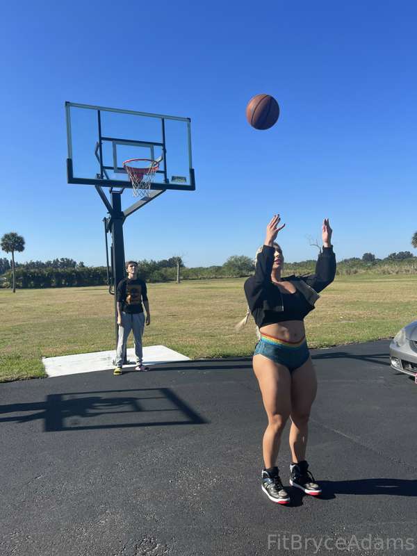 Who made the backwards shot first? @tylertheintern @themuscl.. 1