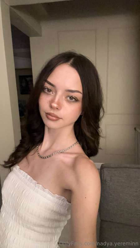 Feeling classy in this white tube dress! 💖 Want to see how i..