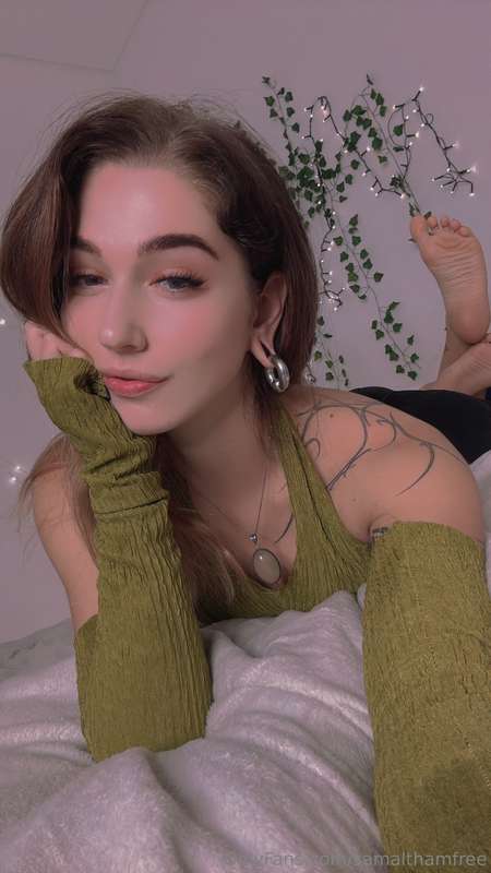 Tell me why this top is giving “green fluffy angel with no r..